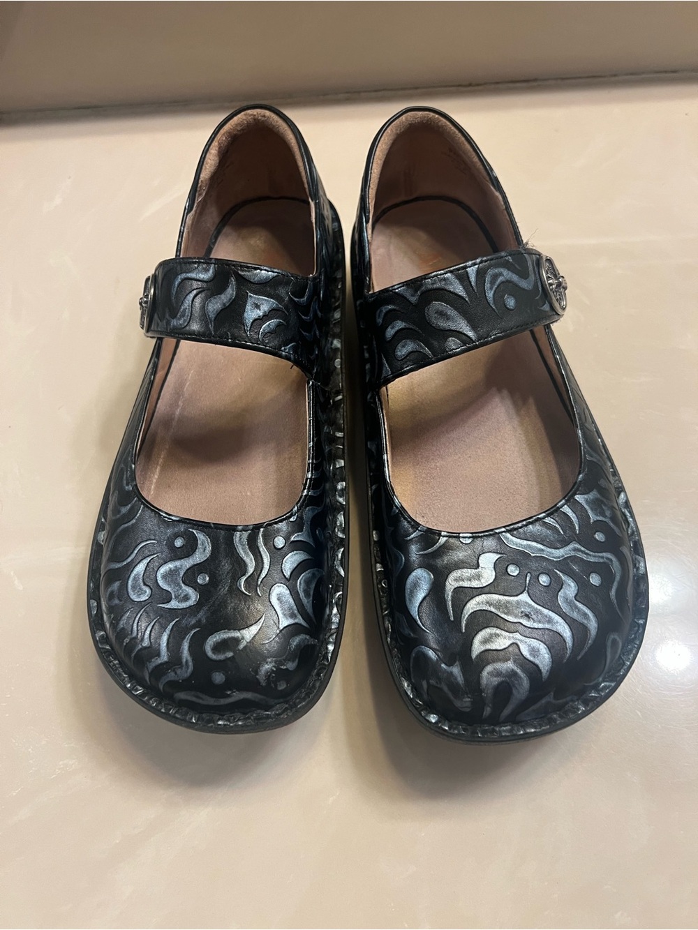 Algeria black and silver Mary Jane comfort shoes size 39/ 9